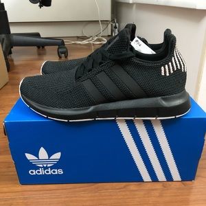 NWIB Adidas Swift Run Sneakers Shoes Black